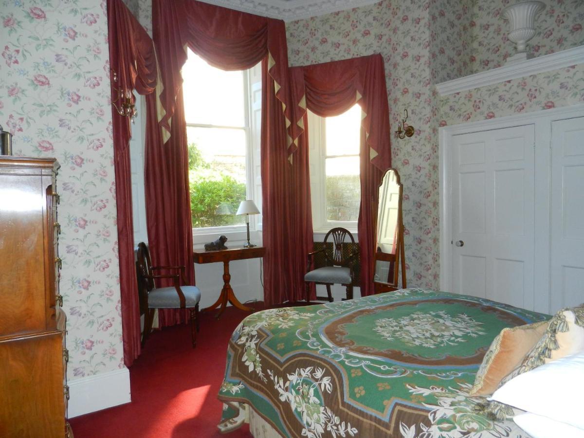 The Circus Apartamento Bath